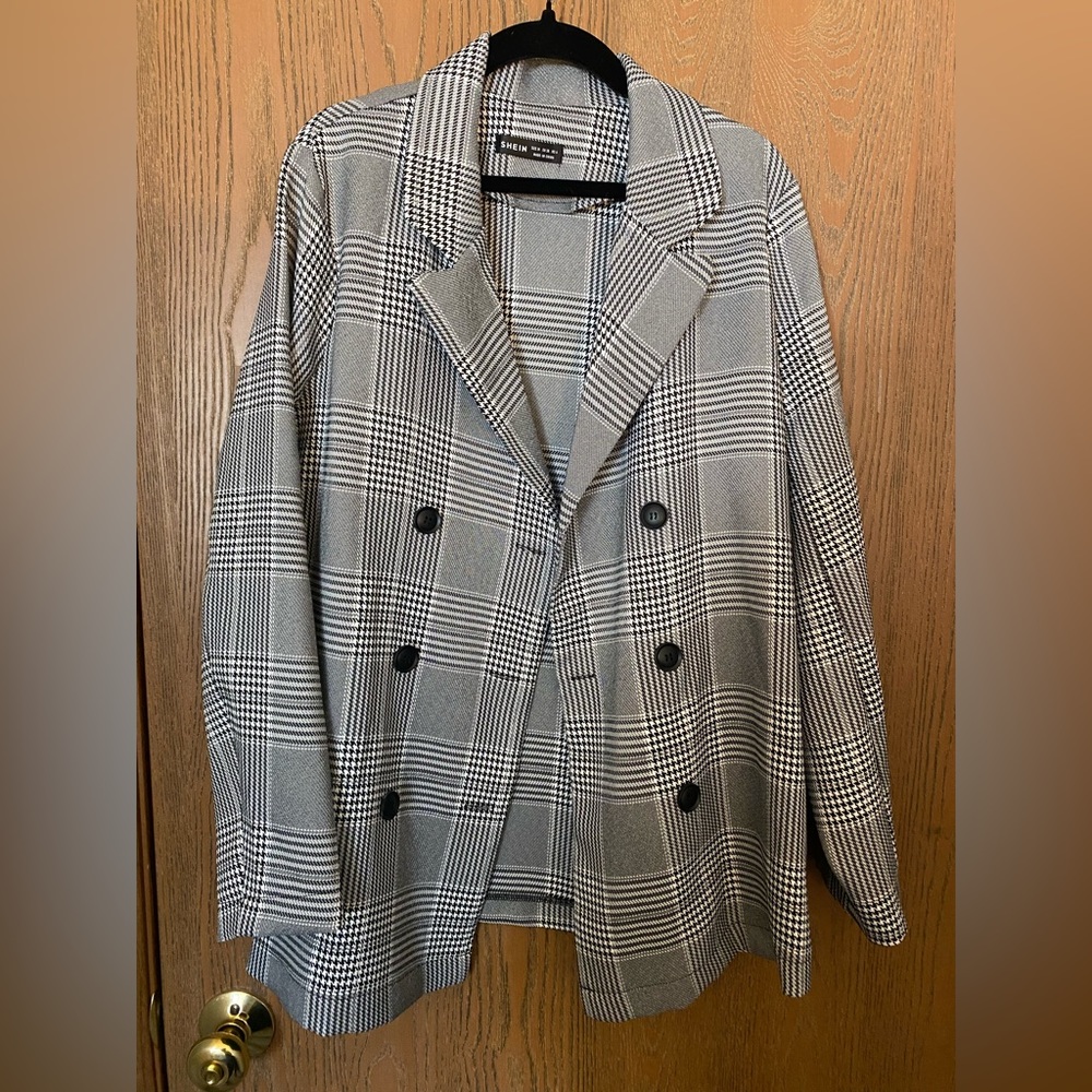SHEIN Medium Black and White Blazer with Buttons